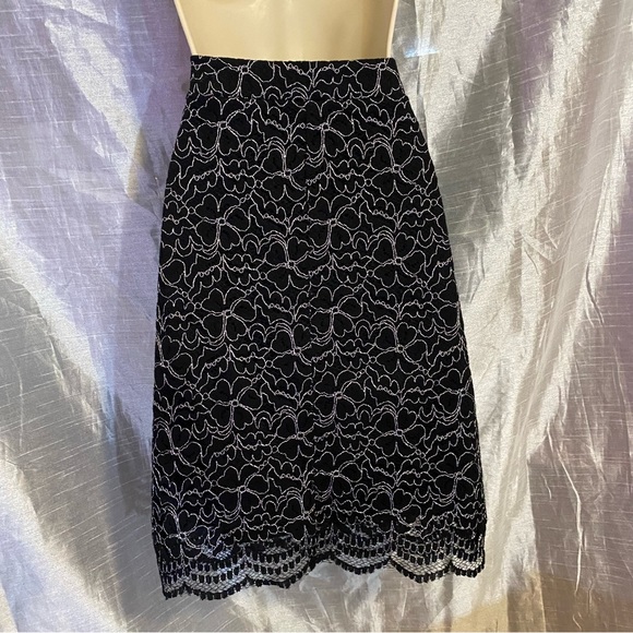 Elle pull on black/white lace skirt fully lined, midi, no zip,SZ 8 GUC formal - Picture 6 of 6